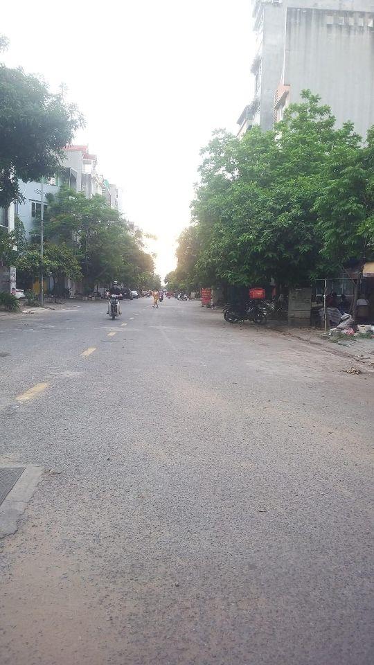 Tòa Nhà Văn Phòng Phố Phú Diễn 140m2*8 Mới Cho Thuê Ô Tô KD Giá 30.5 Tỷ Lh 0824564222.