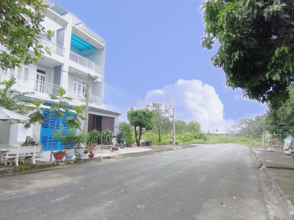 Bán đất ngộp phường Phú Hữu Quận 9 thuộc dự án Đông Dương lô góc dt 87.5m2