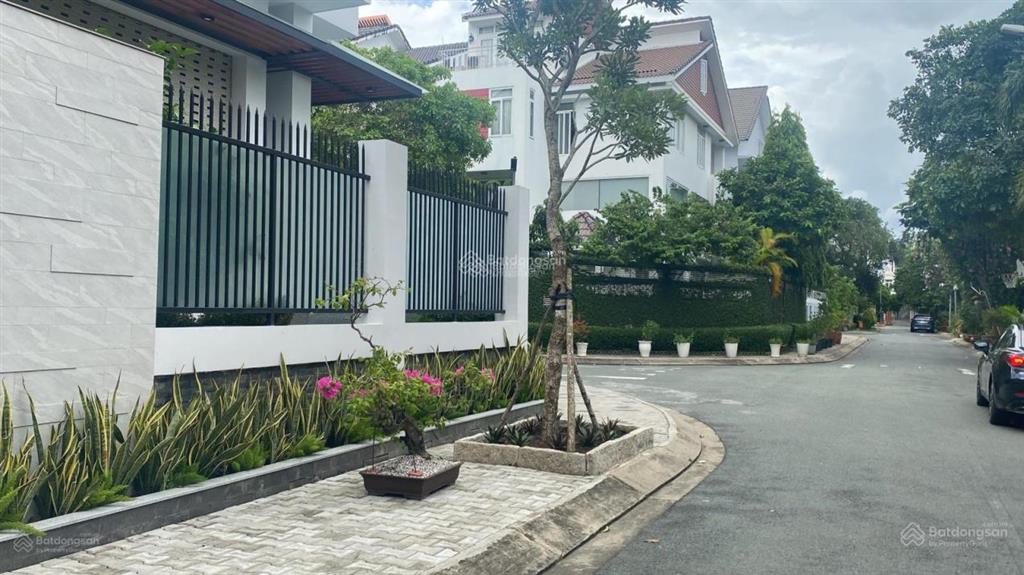Tôi là chính chủ kẹt tiền cần bán gấp biệt thự kdc phú mỹ, đường lớn gần công viên 10,5x21m, 31 tỷ