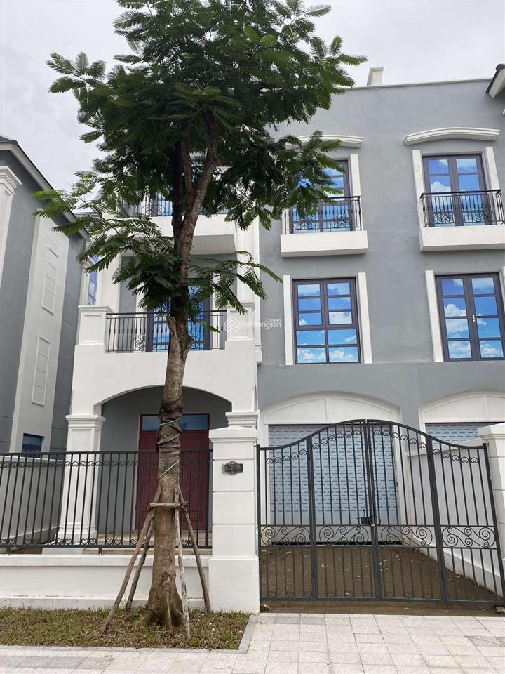 Hàng giá tốt cần bán nhanh cắt lỗ sâu để thoát ngân hàng 200m2 giá 25 tỷ bao hết,  0938 449 ***