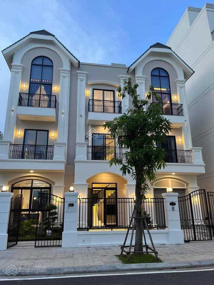 Hàng giá tốt cần bán nhanh cắt lỗ sâu để thoát ngân hàng 200m2 giá 25 tỷ bao hết,  0938 449 ***