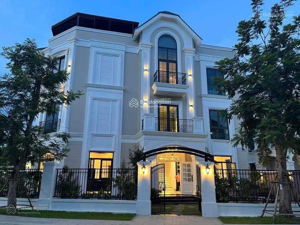 Chủ nhà cần ra hàng gấp bằng mọi giá do ngộp ngân hàng và lãi vay 126m2 giá 18 tỷ 0938 449 ***