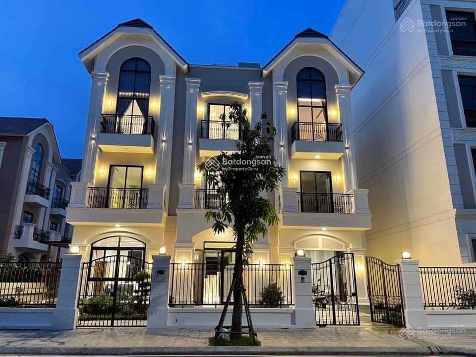 Chủ nhà cần ra hàng gấp bằng mọi giá do ngộp ngân hàng và lãi vay 126m2 giá 18 tỷ 0938 449 ***