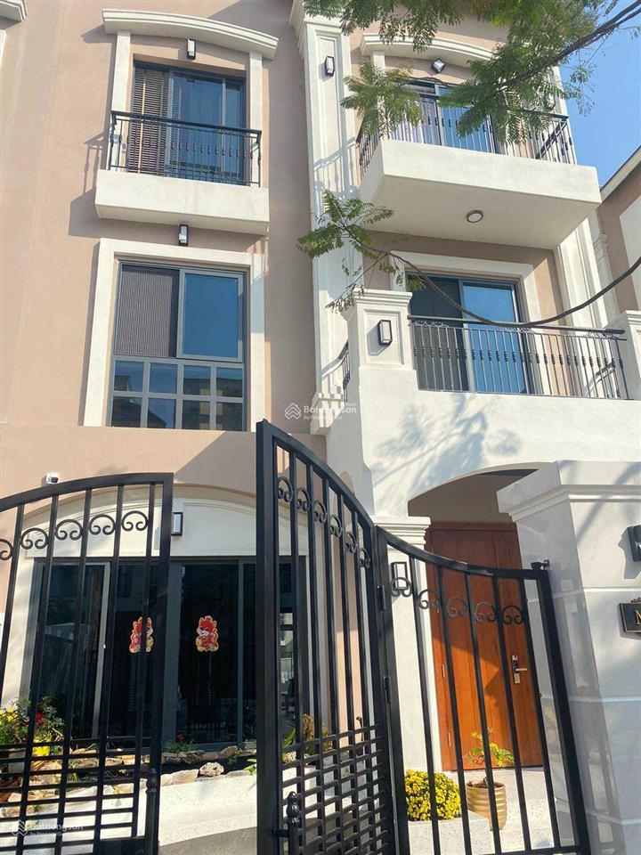 Chủ nhà cần ra hàng gấp bằng mọi giá do ngộp ngân hàng và lãi vay 126m2 giá 18 tỷ 0938 449 ***
