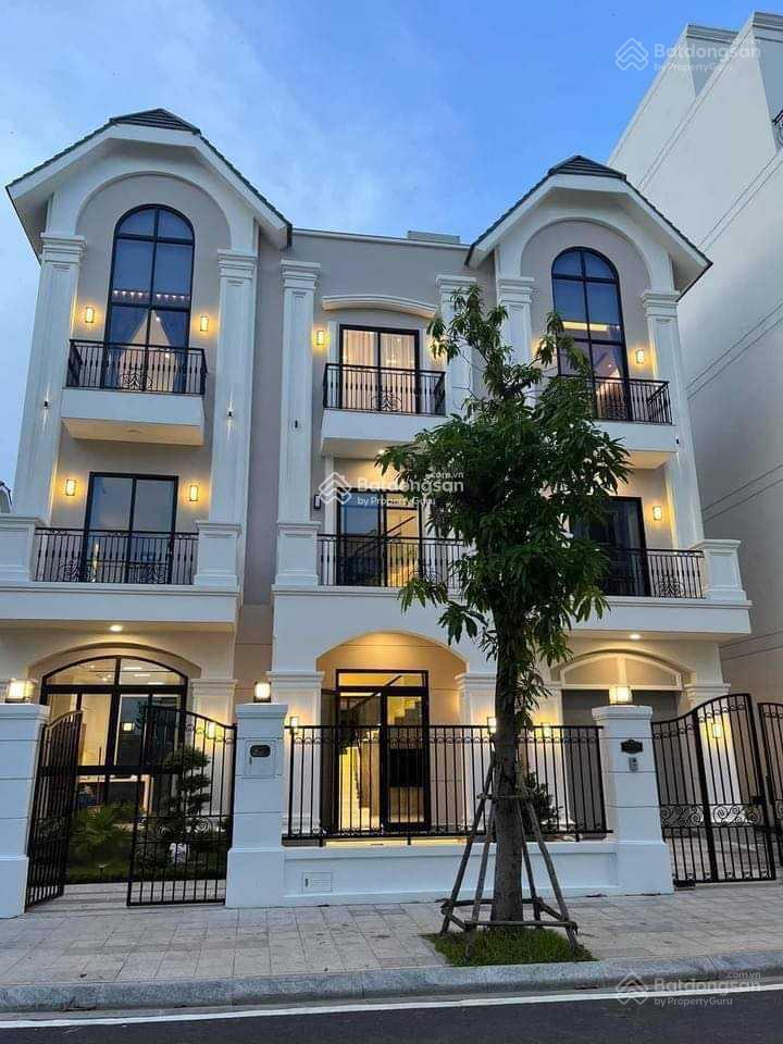 Chủ nhà cần ra hàng gấp bằng mọi giá do ngộp ngân hàng và lãi vay 126m2 giá 18 tỷ 0938 449 ***