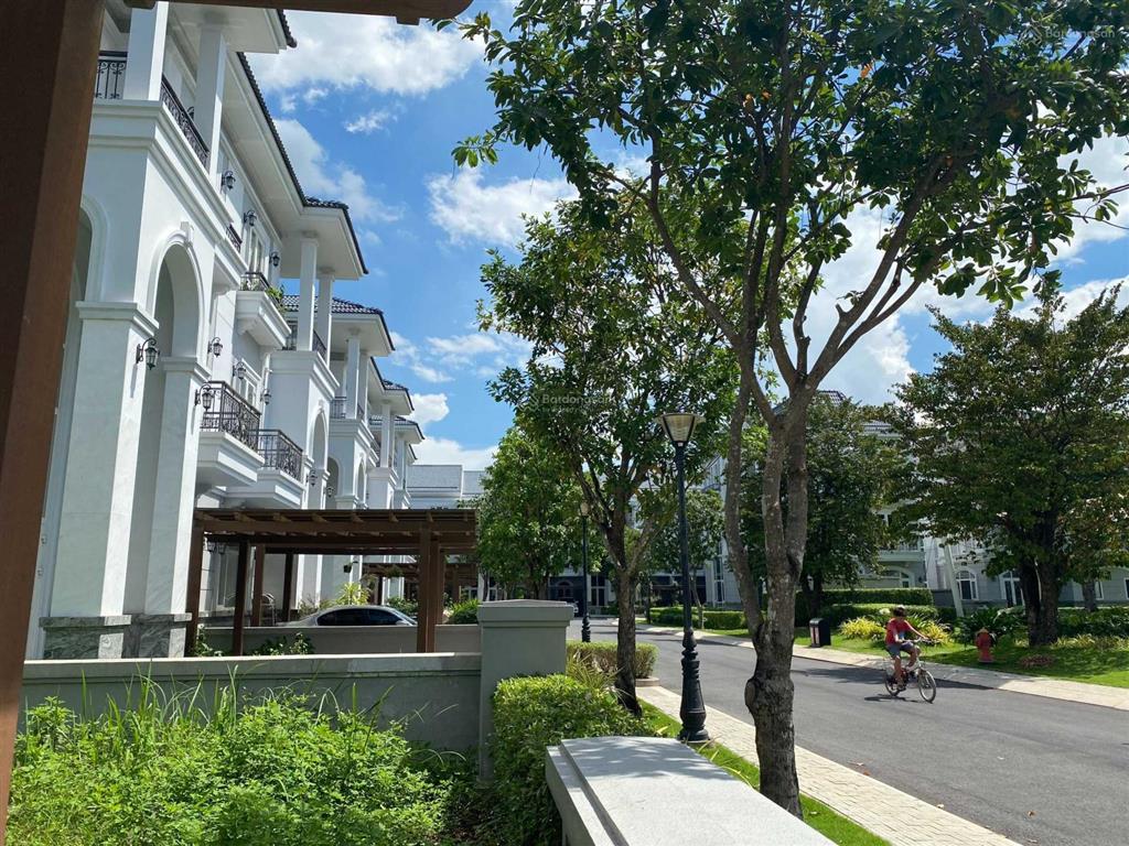 Biệt thự vườn khu compound sol villas, nhà 2 mặt tiền. giá 17.2 tỷ.  0902 746 ***