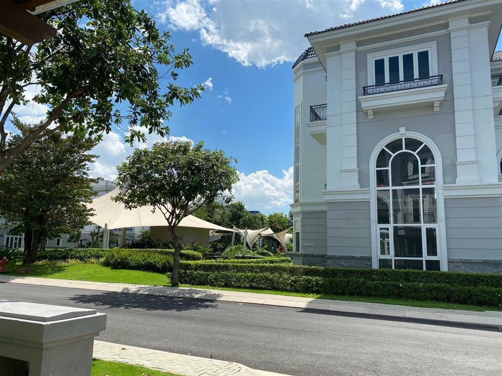 Biệt thự vườn khu compound sol villas, nhà 2 mặt tiền. giá 17.2 tỷ.  0902 746 ***