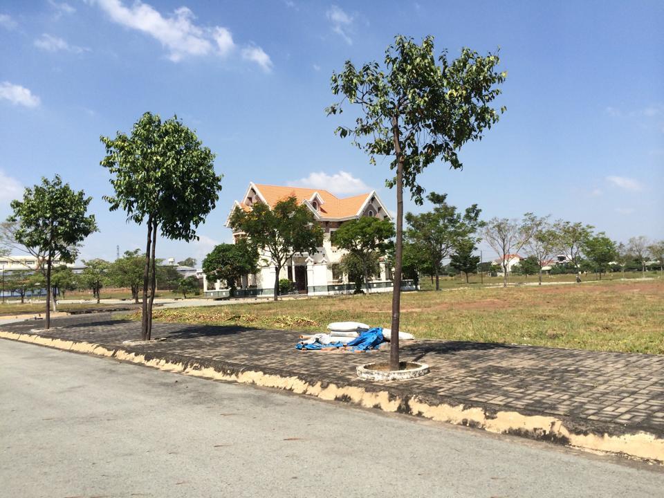 Chủ cần tiền mua nhà sài gòn nên bán nhanh biệt thự 300m2 kđt bình nguyên