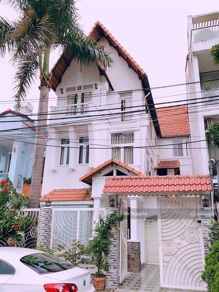 Cần tiền bán gấp nhà phố đường lớn 14m  full nội thất khu nam long phú thuận quận 7, giá 11.5 tỷ