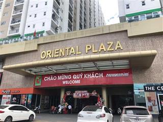 Cần tiền bán gấp căn hộ oriental plaza có chỗ để ô tô dt 82m2, 2 pn, 2wc giá 2.8 tỷ  0938 371 ***