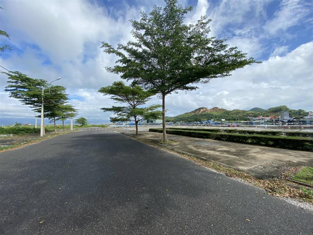 Bán 200m2 tđc xóm quán mặt biển đặc khu vân phong  ninh thọ