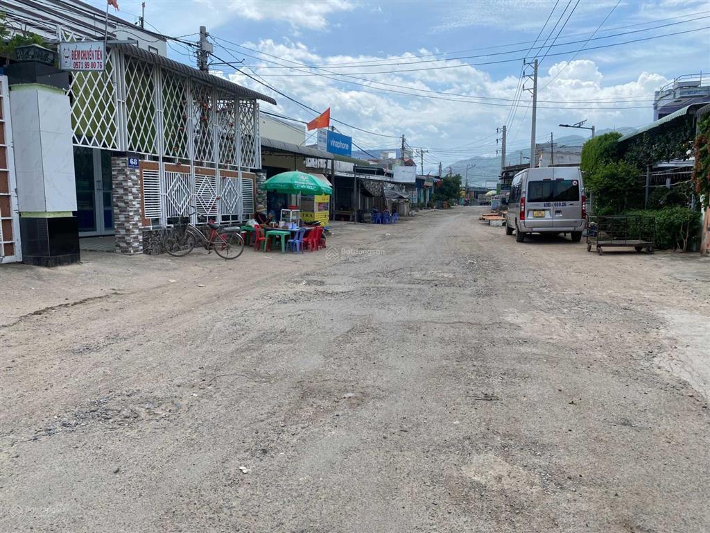 Bán nhà cấp 4 mặt tiền đường ven biển, gần chợ  tuy phong  bình thuận sổ riêng chính chủ