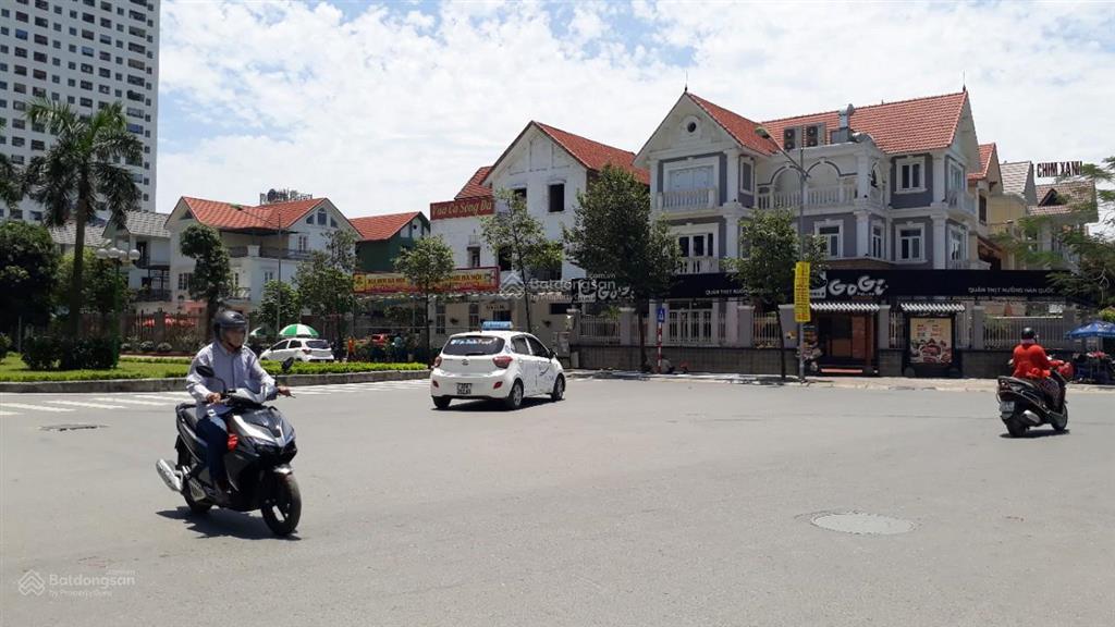 Bán biệt thự tây nam, kinh doanh tuyệt vời dt 230m2, ô góc 2 mặt tiền, vị trí đẹp, đường rộng 20m