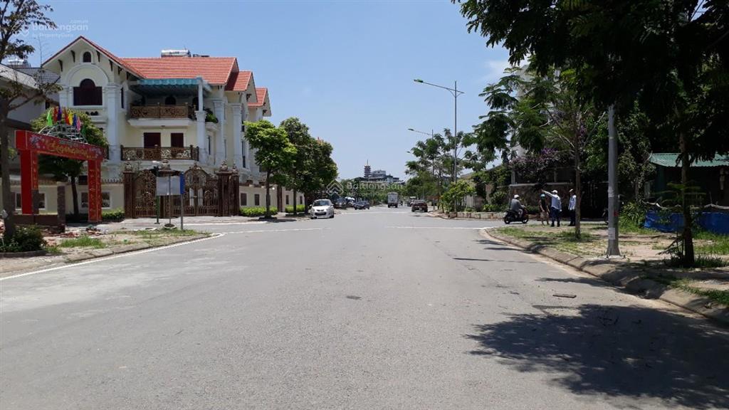 Bán biệt thự tây nam, kinh doanh tuyệt vời dt 230m2, ô góc 2 mặt tiền, vị trí đẹp, đường rộng 20m