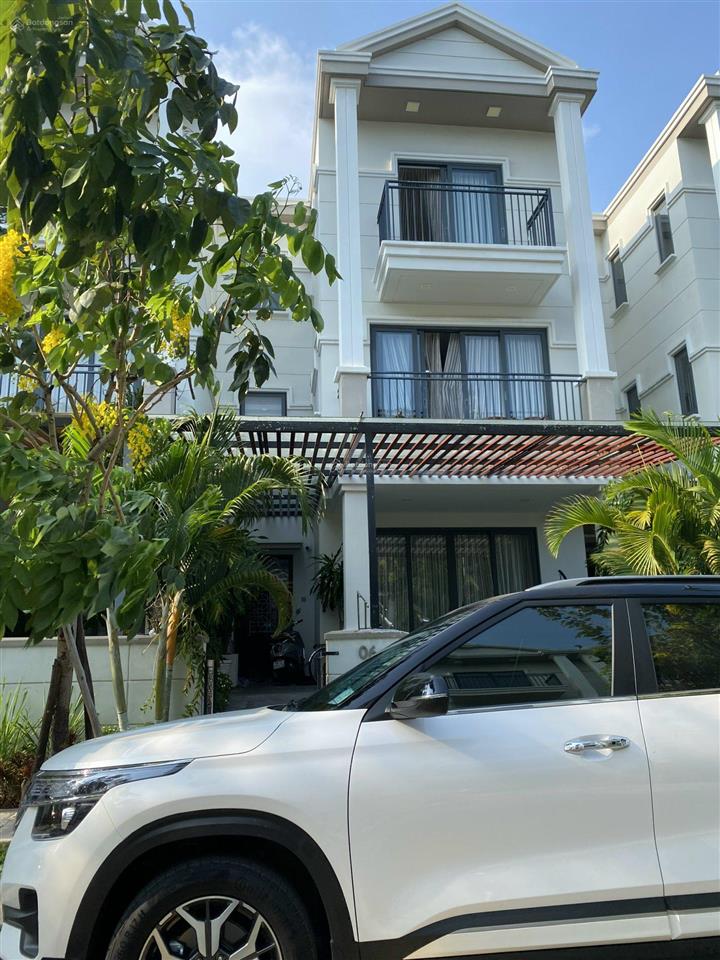 Cần bán nhanh căn biệt thự nine south 7x20m, 17 tỷ.  0989 866 *** tuyền