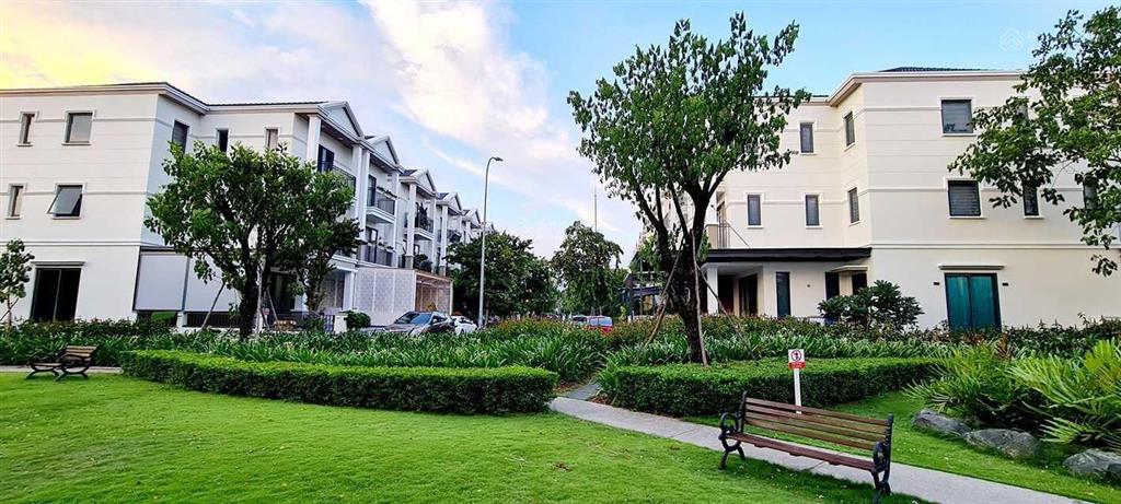 Cần bán nhanh căn biệt thự nine south 7x20m, 17 tỷ.  0989 866 *** tuyền