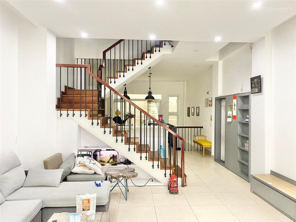Cho thuê nhà phố cityland cạnh emart