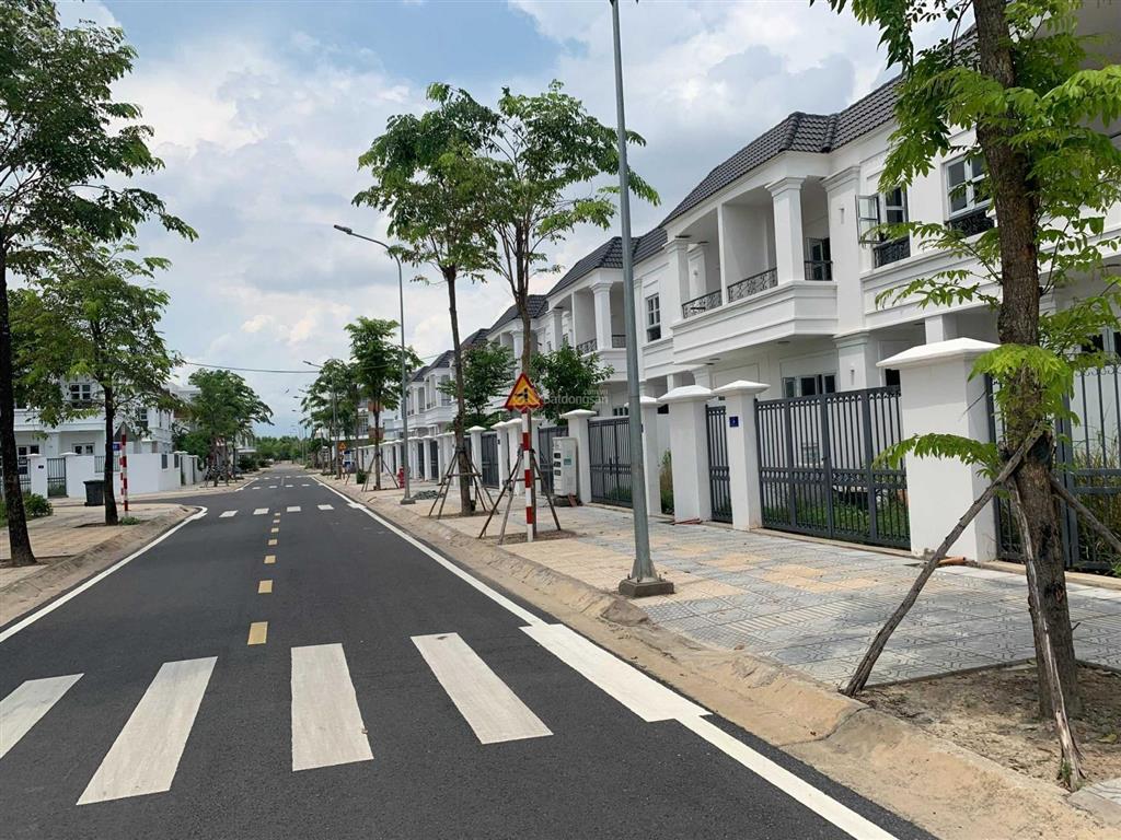 Bán gấp nhà phố vườn đối diện công viên khu dân cư thăng long home hiệp phước. sổ hồng có sẵn