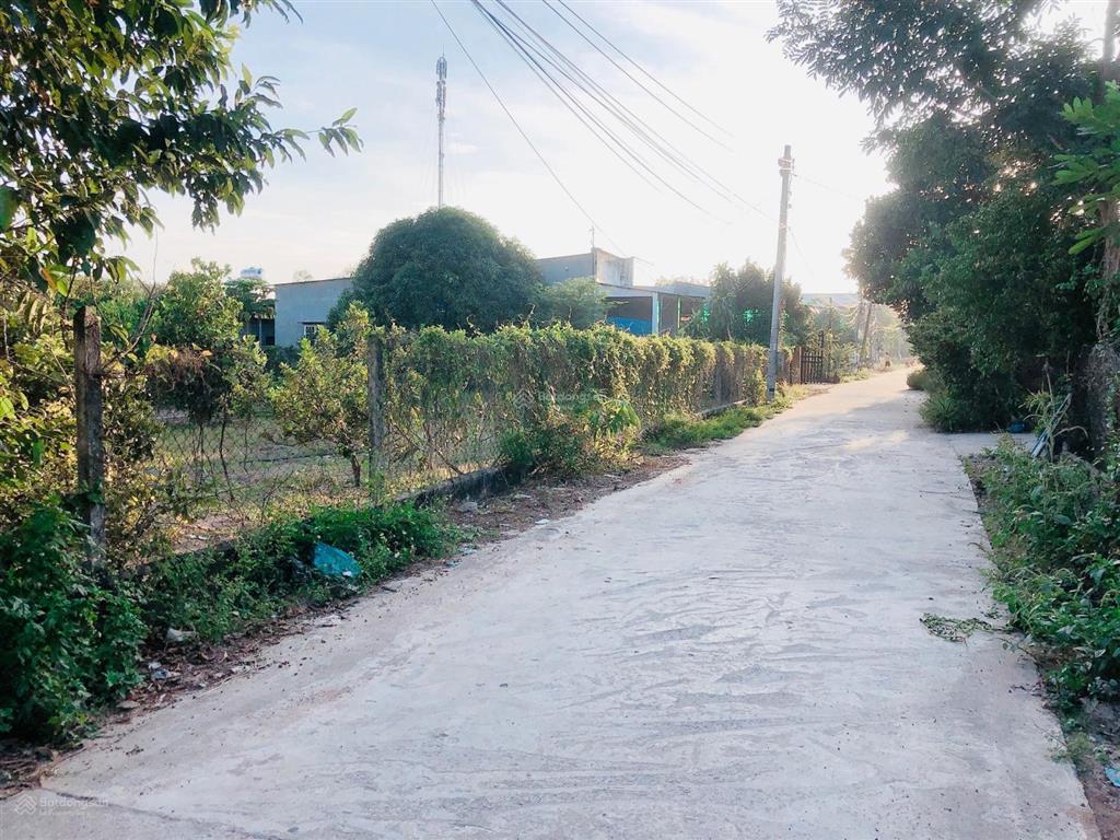 Bán lô đất sau căn mặt tiền ql13  ngay trạm thu phí chơn thành, dt 295m2(5x56m), hh 2% cho dv