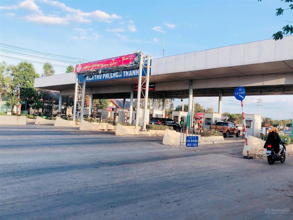Bán lô đất sau căn mặt tiền ql13  ngay trạm thu phí chơn thành, dt 295m2(5x56m), hh 2% cho dv