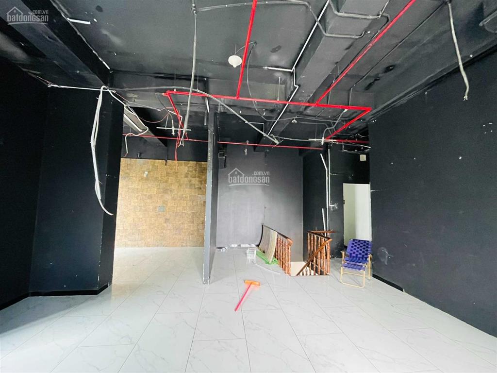 Cho thuê shophouse căn góc mặt tiền đường vinhomes central park.  0904 320 *** (mr. nguyên)