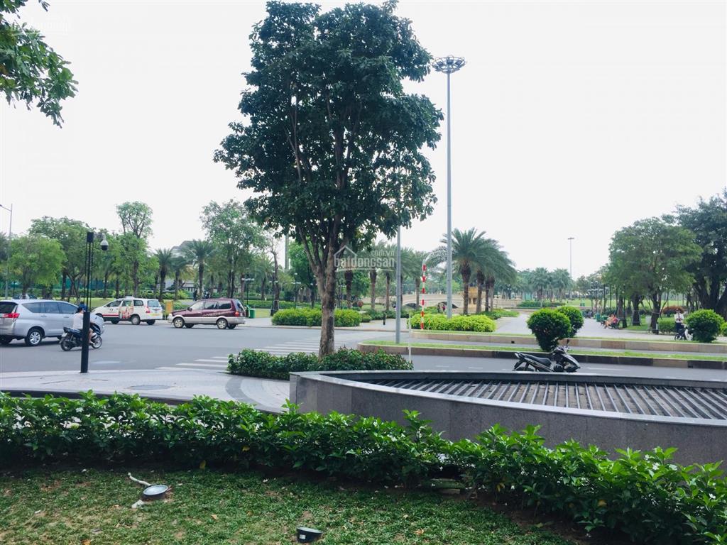 Cho thuê shophouse căn góc mặt tiền đường vinhomes central park.  0904 320 *** (mr. nguyên)