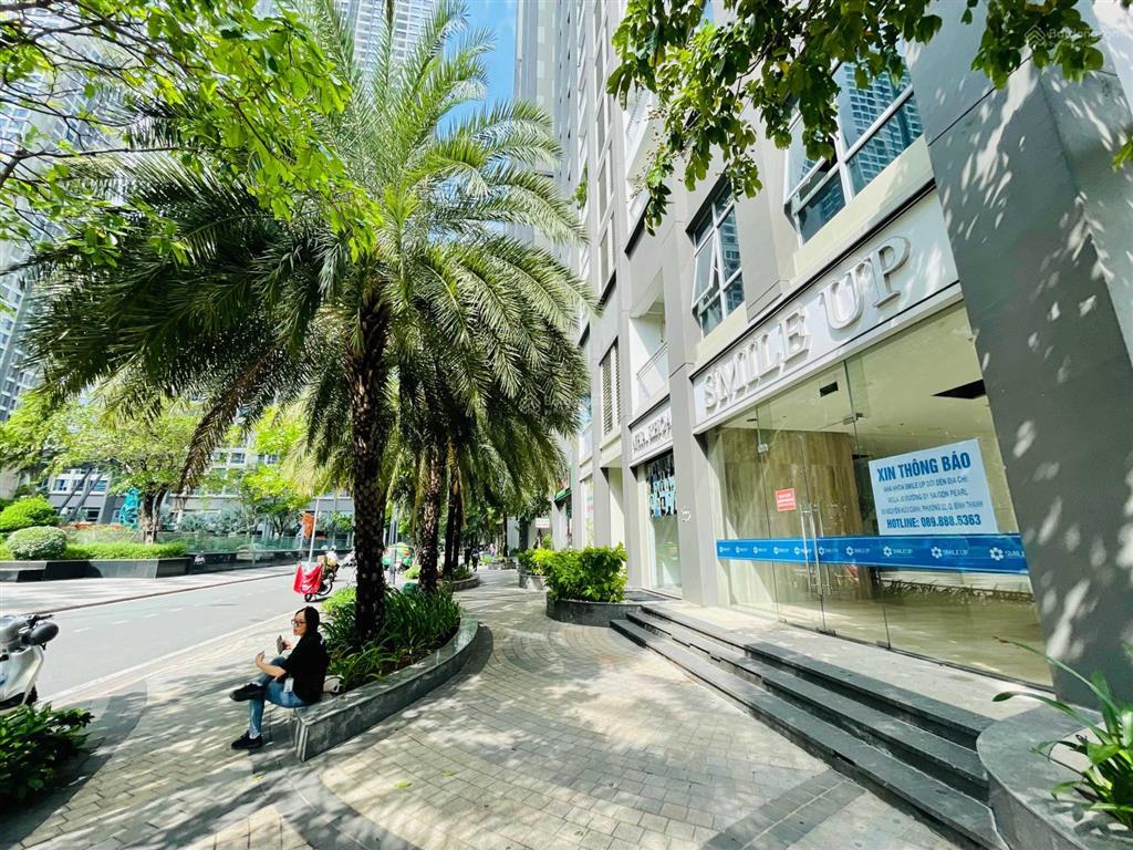 Cho thuê shophouse căn góc mặt tiền đường vinhomes central park.  0904 320 *** (mr. nguyên)
