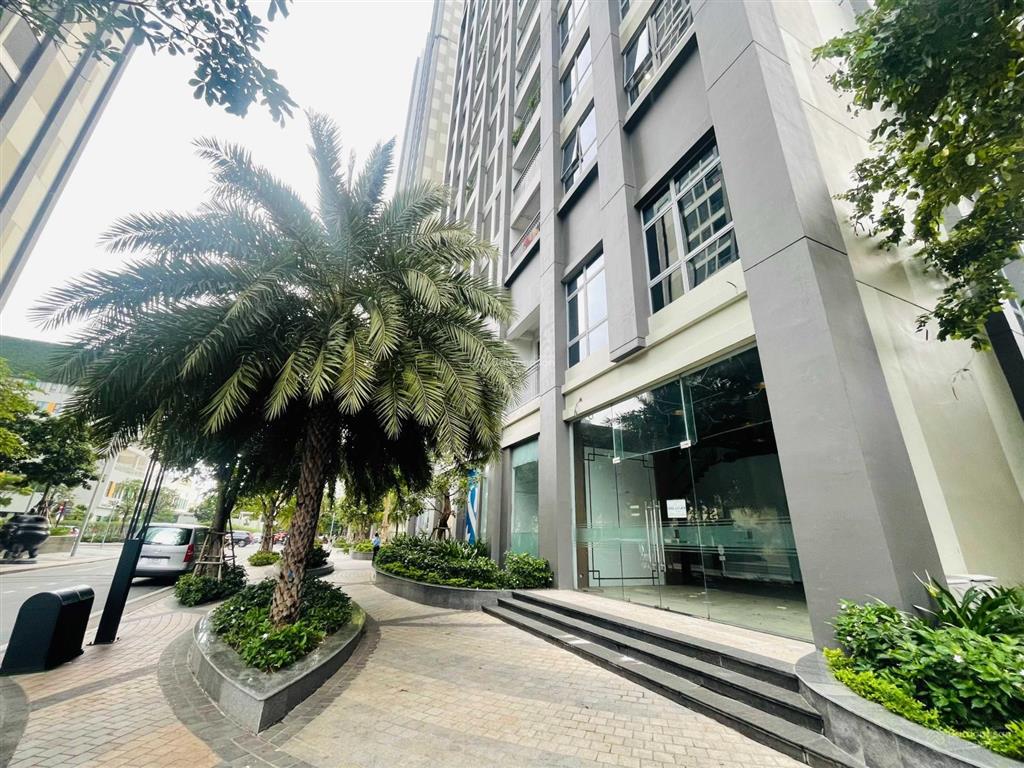 Cho thuê shophouse căn góc mặt tiền đường vinhomes central park.  0904 320 *** (mr. nguyên)