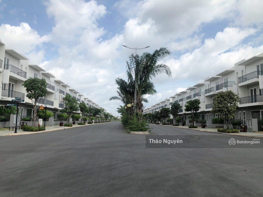 Chính chủ kẹt tiền ngân hàng bán gấp shophouse trục chính 8.x tỷ chốt nhanh, 0979 940 ***