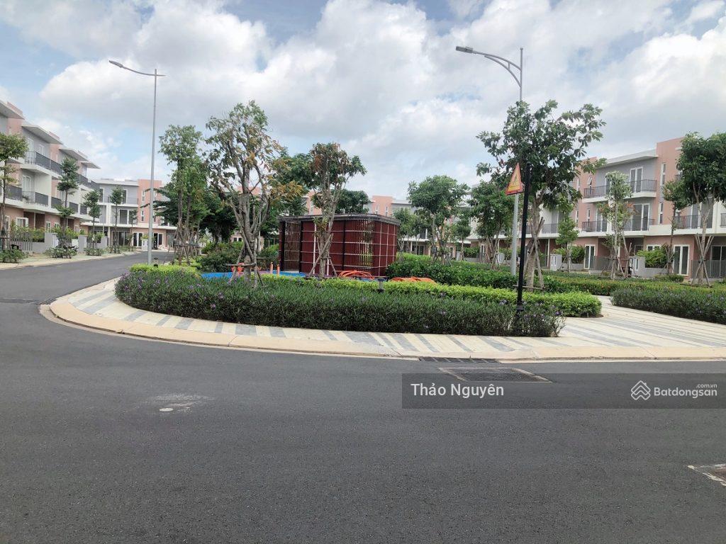 Chính chủ kẹt tiền ngân hàng bán gấp shophouse trục chính 8.x tỷ chốt nhanh, 0979 940 ***