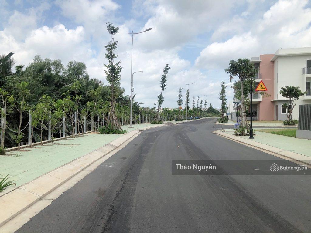 Chính chủ kẹt tiền ngân hàng bán gấp shophouse trục chính 8.x tỷ chốt nhanh, 0979 940 ***