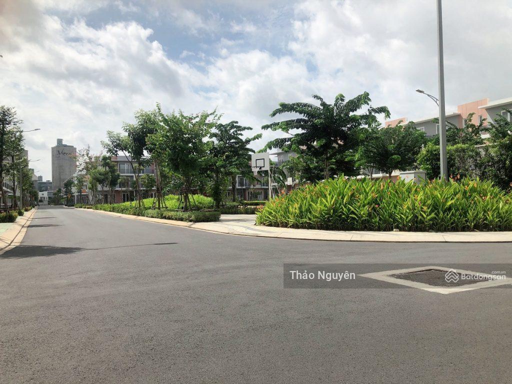 Chính chủ kẹt tiền ngân hàng bán gấp shophouse trục chính 8.x tỷ chốt nhanh, 0979 940 ***