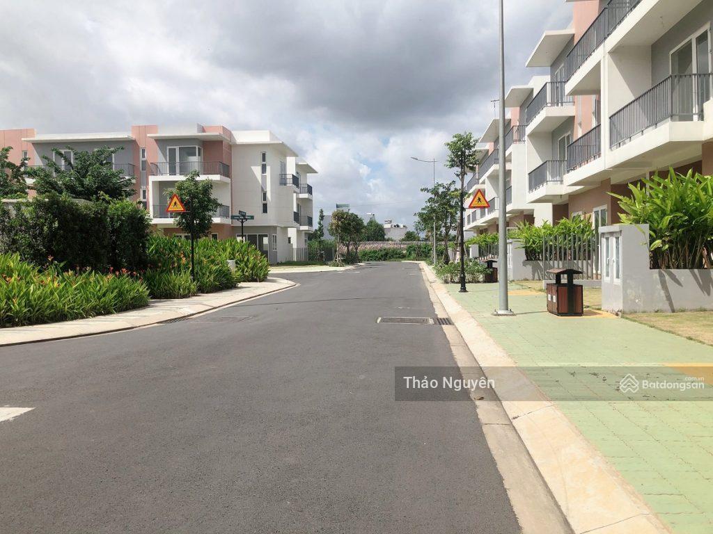 Chính chủ kẹt tiền ngân hàng bán gấp shophouse trục chính 8.x tỷ chốt nhanh, 0979 940 ***