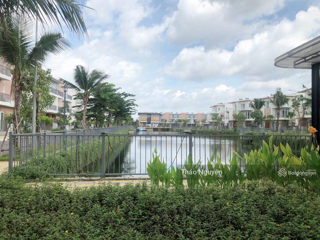 Chính chủ kẹt tiền ngân hàng bán gấp shophouse trục chính 8.x tỷ chốt nhanh, 0979 940 ***