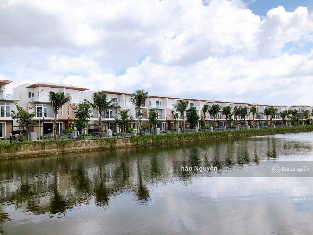 Chính chủ kẹt tiền ngân hàng bán gấp shophouse trục chính 8.x tỷ chốt nhanh, 0979 940 ***