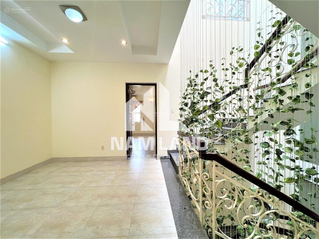 Cho thuê biệt thự 5 phòng 345m2 gara 3 tầng để ở văn phòng công ty hướng tây tứ trạch ngay trần não