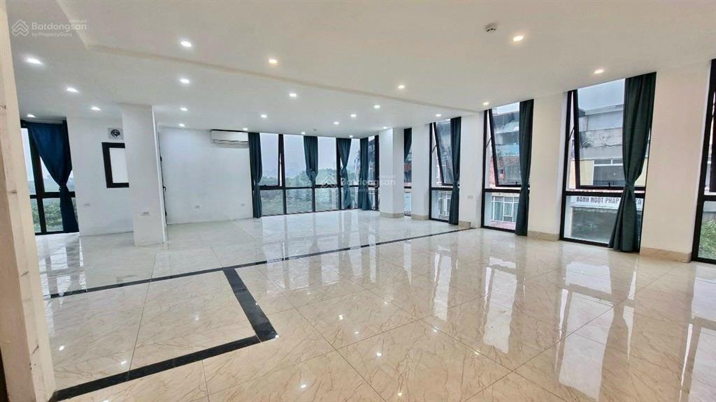 Cho thuê nhà lô góc duy tân, cầu giấy, 180m2, 7t, 1h, mt 28m, nhà mới 100% pccc. giá 110tr