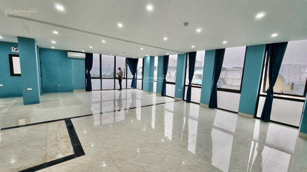 Cho thuê nhà lô góc duy tân, cầu giấy, 180m2, 7t, 1h, mt 28m, nhà mới 100% pccc. giá 110tr