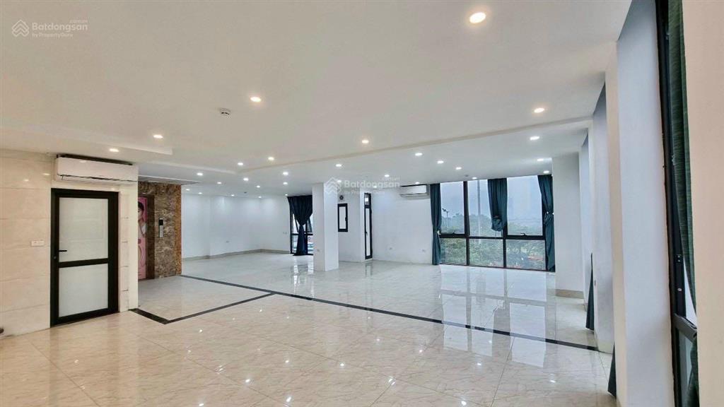 Cho thuê nhà lô góc duy tân, cầu giấy, 180m2, 7t, 1h, mt 28m, nhà mới 100% pccc. giá 110tr