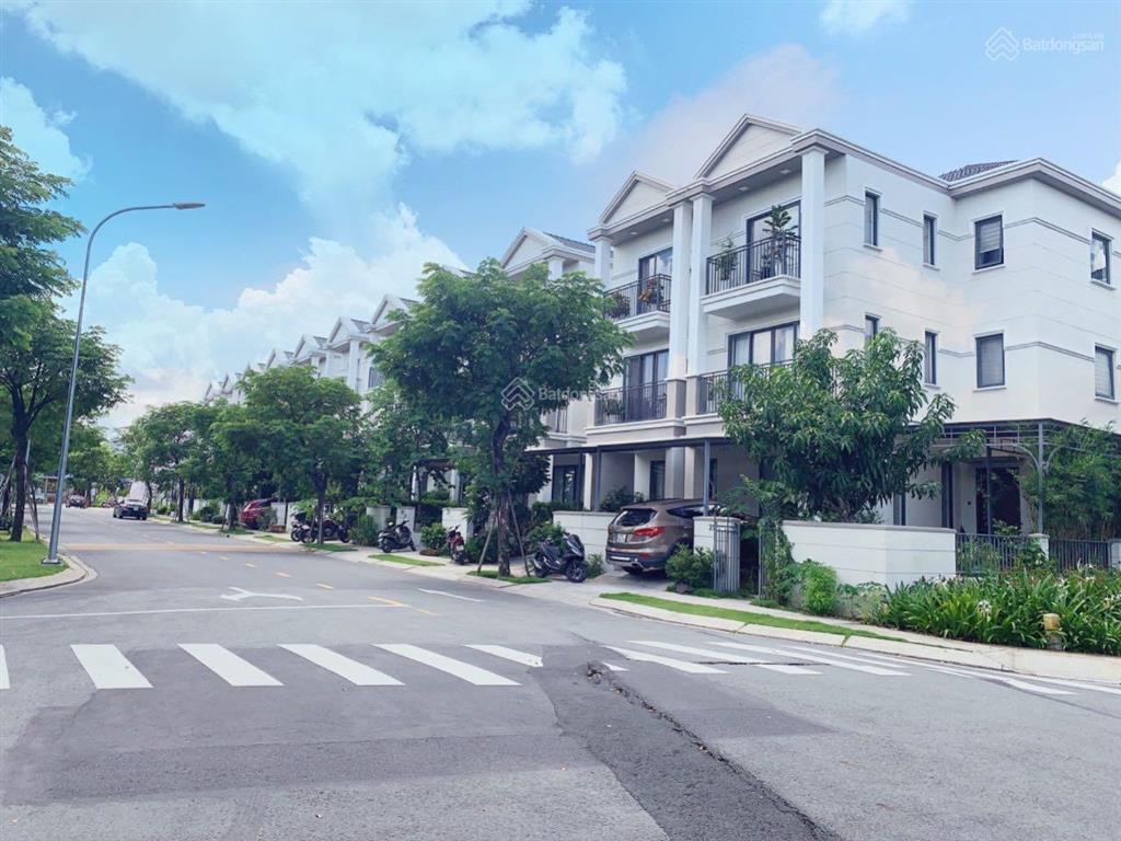 Tôi chính chủ bán gấp biệt thự nine south, dt 7x20m (full nội thất) hoàn thiện thô giá 15 tỷ
