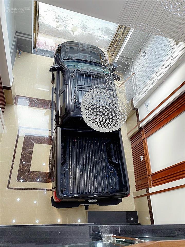 Hàng thơm  mặt tiền đg số 20  hbc dt 4x17m+ lửng+4 tầng  kế bên tttm gigamall