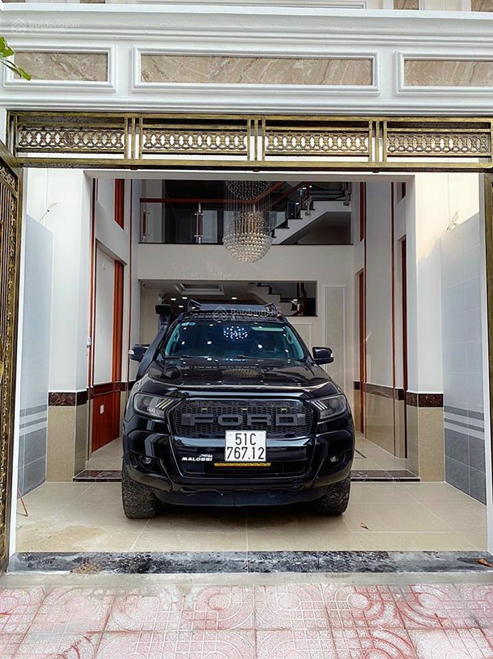 Hàng thơm  mặt tiền đg số 20  hbc dt 4x17m+ lửng+4 tầng  kế bên tttm gigamall