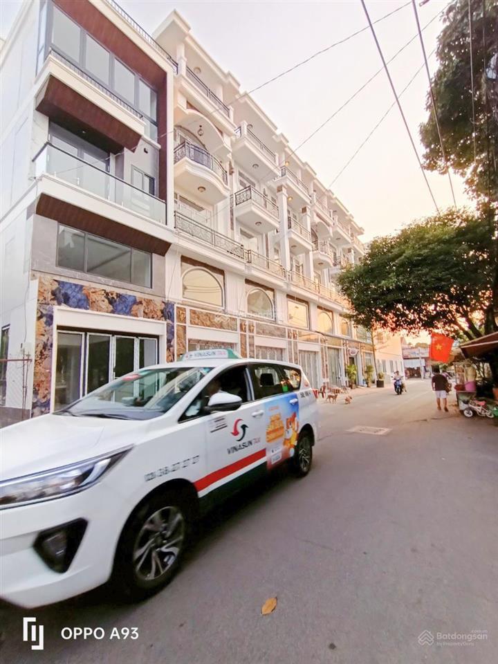 Hàng thơm  mặt tiền đg số 20  hbc dt 4x17m+ lửng+4 tầng  kế bên tttm gigamall