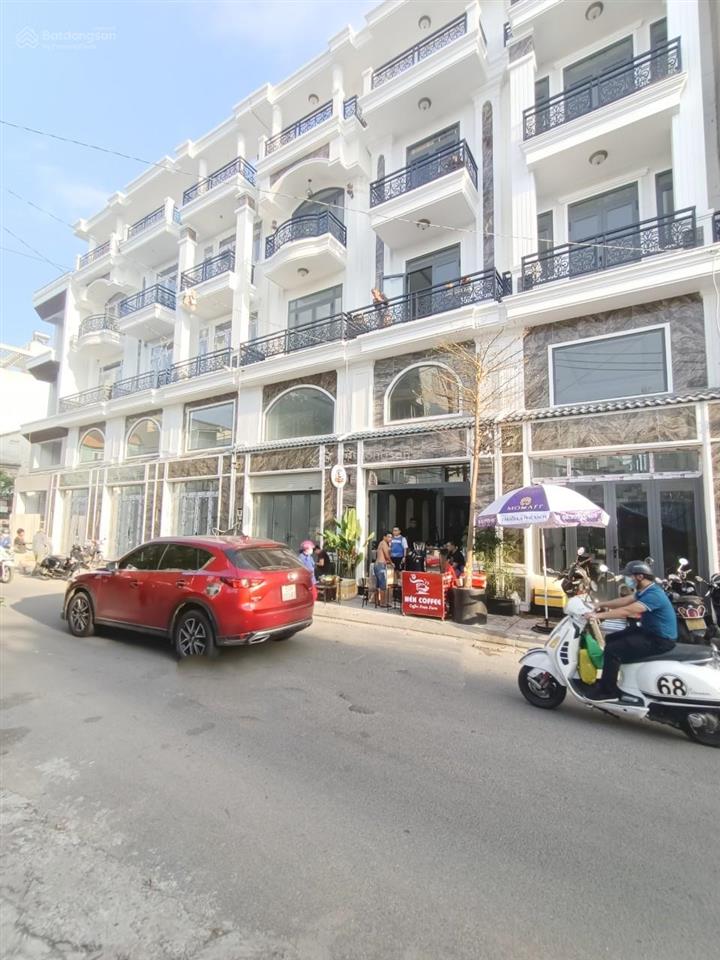 Hàng thơm  mặt tiền đg số 20  hbc dt 4x17m+ lửng+4 tầng  kế bên tttm gigamall