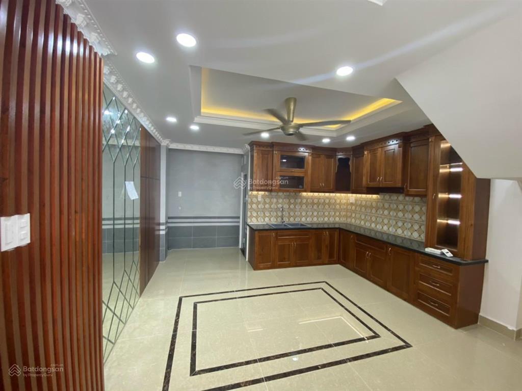 Hàng thơm  mặt tiền đg số 20  hbc dt 4x17m+ lửng+4 tầng  kế bên tttm gigamall