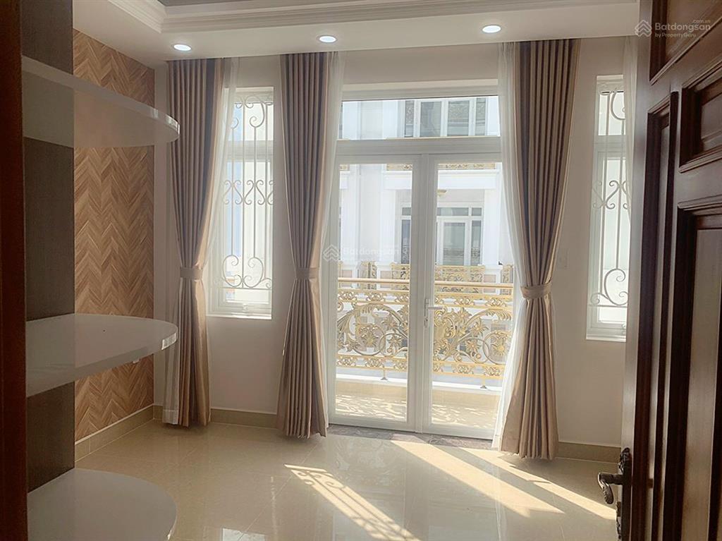 Hàng thơm  mặt tiền đg số 20  hbc dt 4x17m+ lửng+4 tầng  kế bên tttm gigamall
