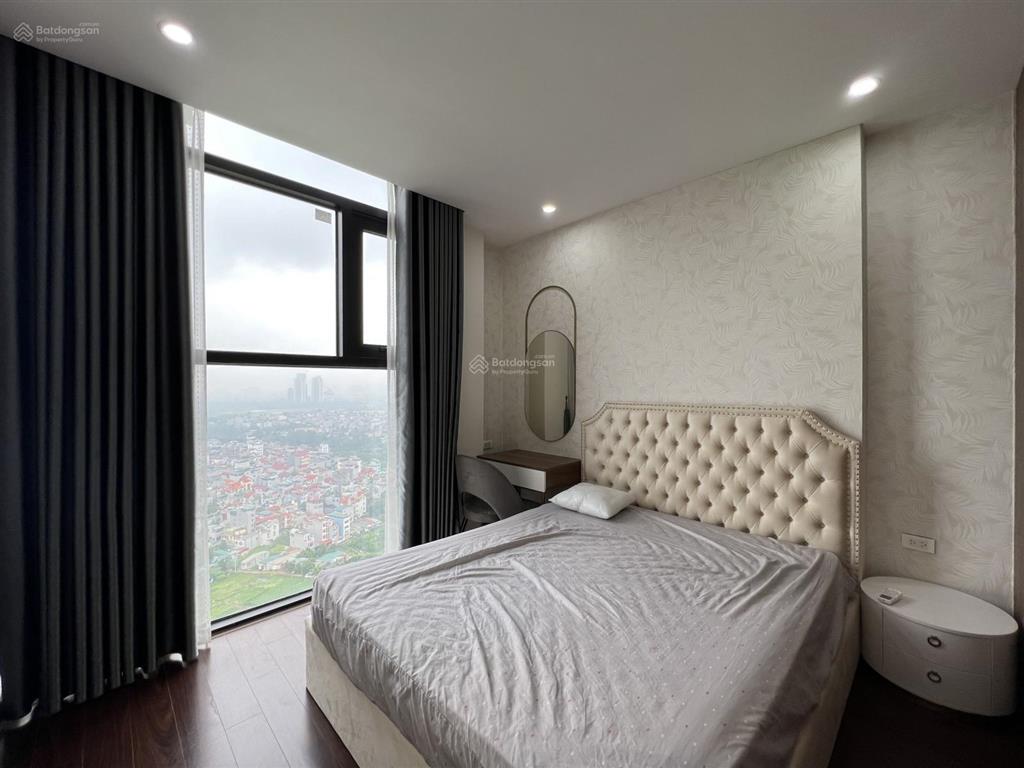 Căn cho thuê căn hộ 3 phòng ngủ cơ bản  full đồ roman plaza.  bql tòa nhà 0836 586 ***