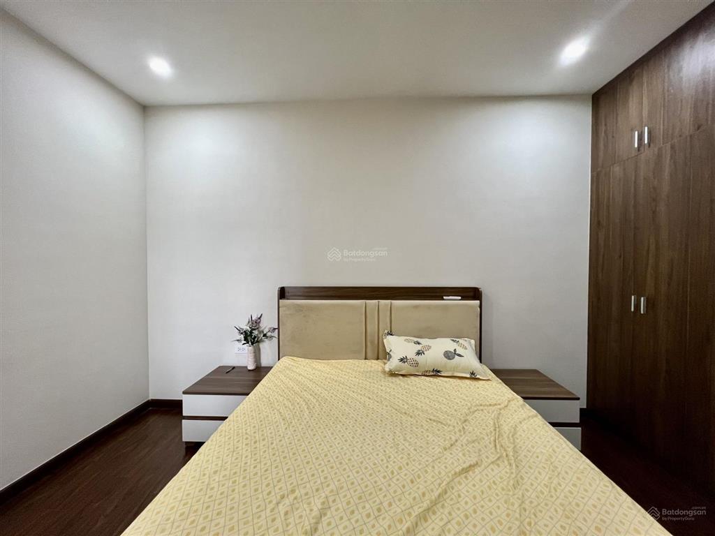 Căn cho thuê căn hộ 3 phòng ngủ cơ bản  full đồ roman plaza.  bql tòa nhà 0836 586 ***