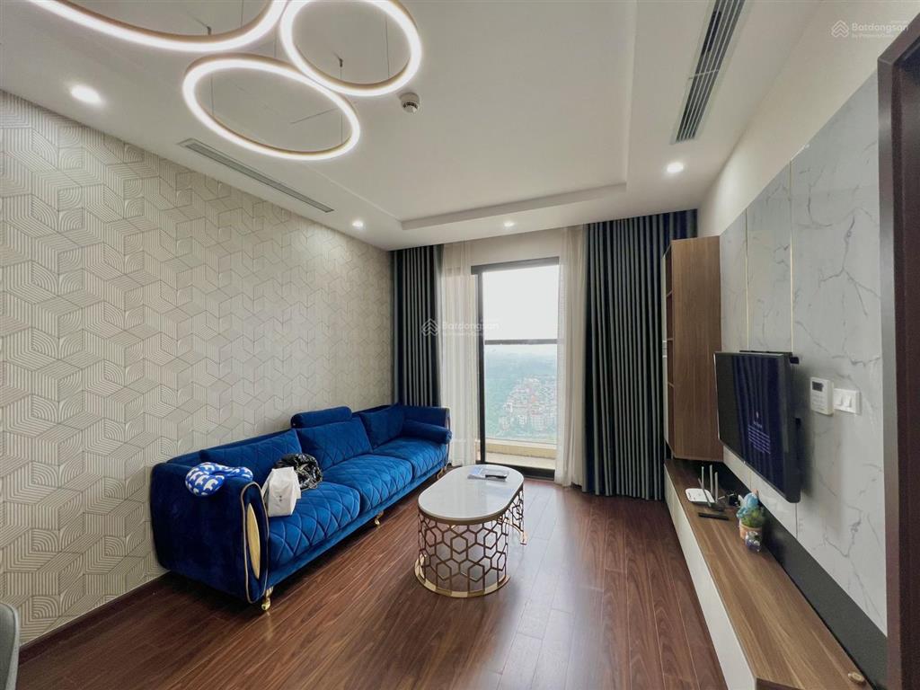 Căn cho thuê căn hộ 3 phòng ngủ cơ bản  full đồ roman plaza.  bql tòa nhà 0836 586 ***