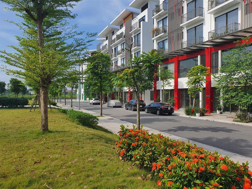 Bán gấp nhà phố khai sơn 120m2, view hồ điều hòa 7ha, hướng tây nam, mt 7m.  0989 386 ***
